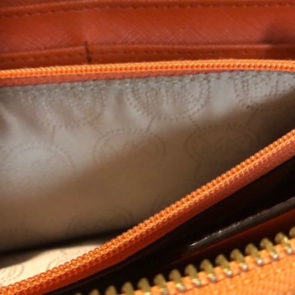 Michael Kors Wallet - Picture 5 of 7